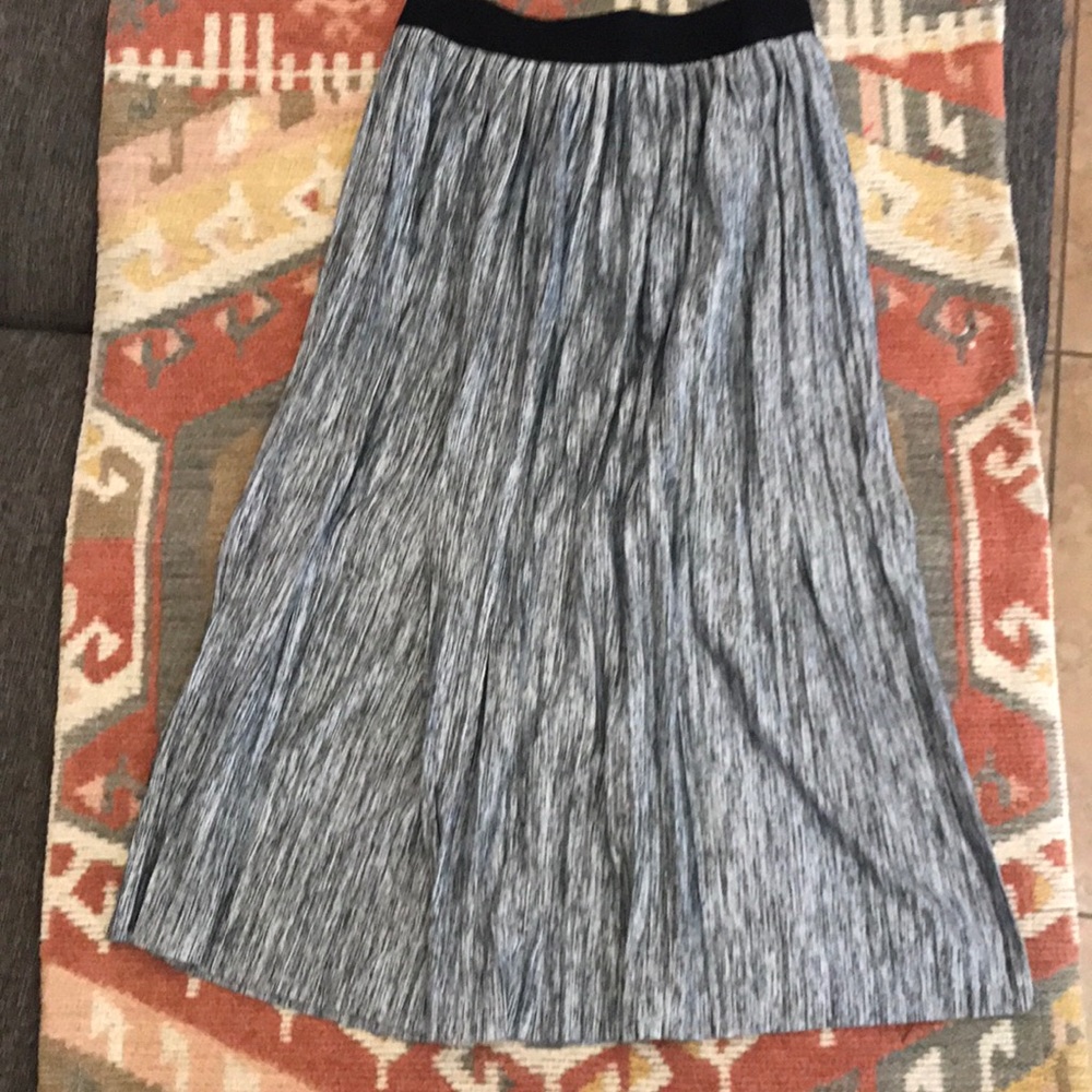 🔴Forever 21 Pleated Midi Skirt🔴